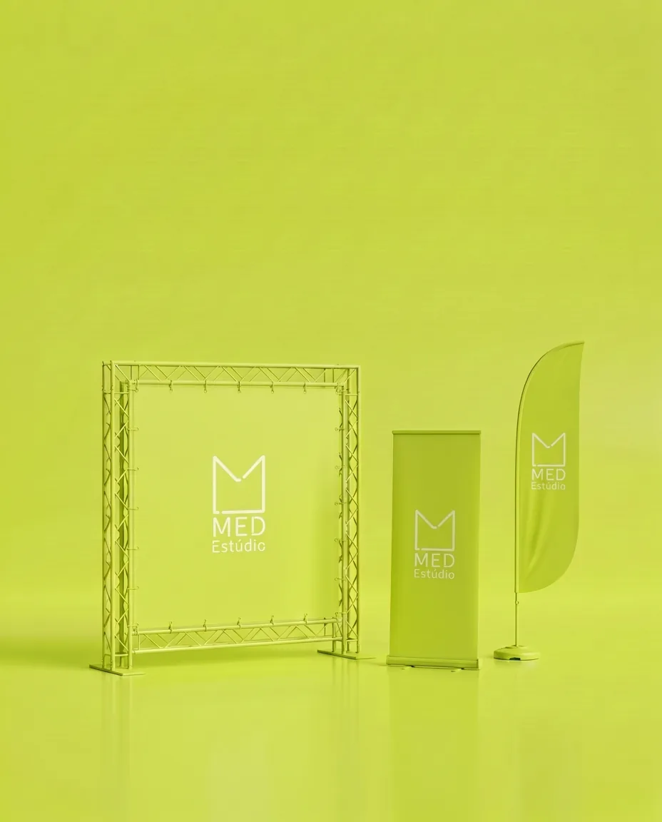 Box truss, roll-up y bandera publicitaria verde lima con el logo de Med Estúdio